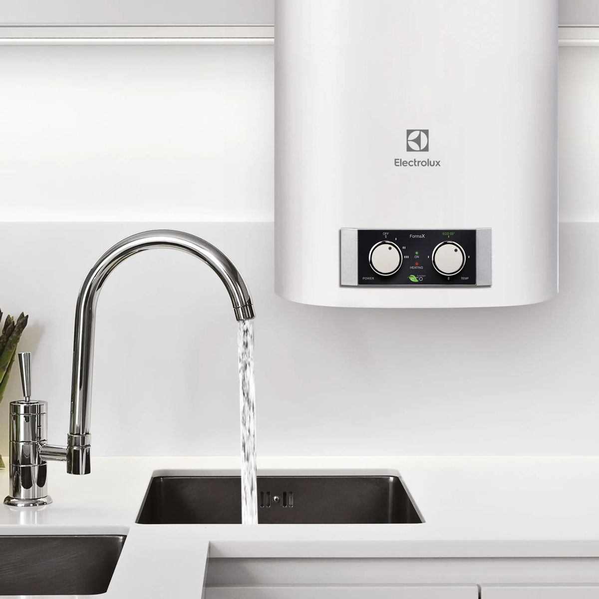 Электрический водонагреватель Electrolux EWH 30 Formax