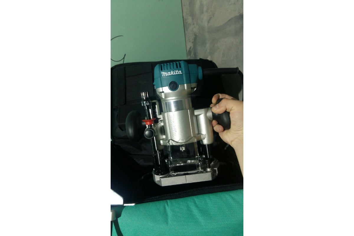 Фрезер Makita RT0700CX2