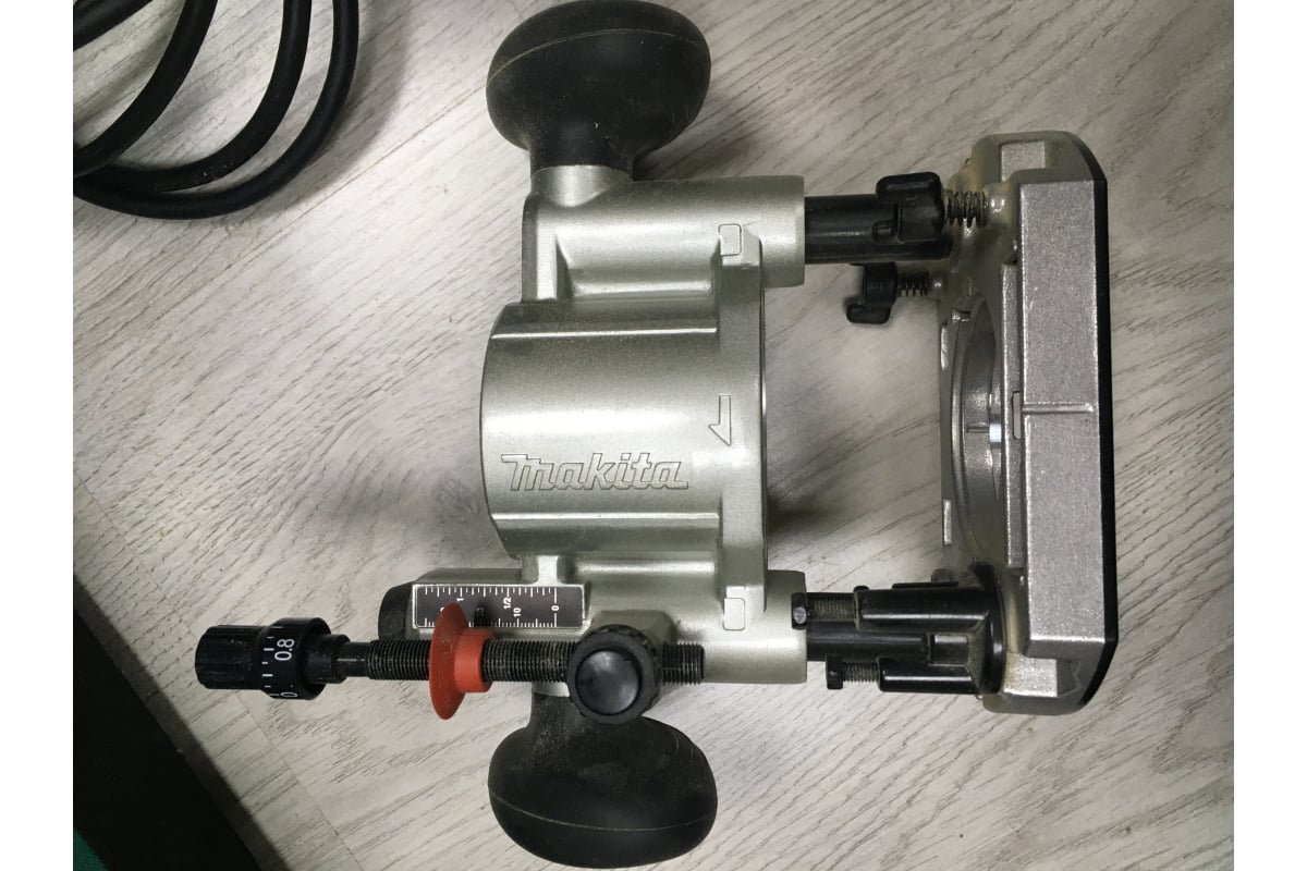 Фрезер Makita RT0700CX2