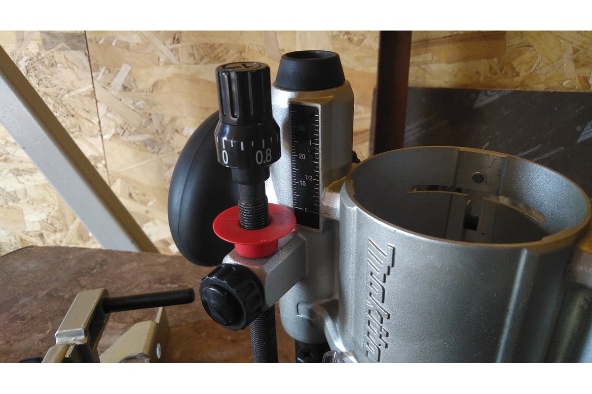 Фрезер Makita RT0700CX2