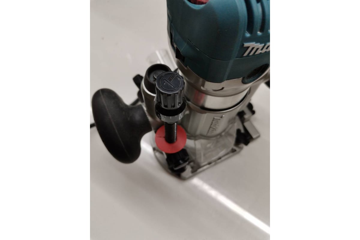 Фрезер Makita RT0700CX2
